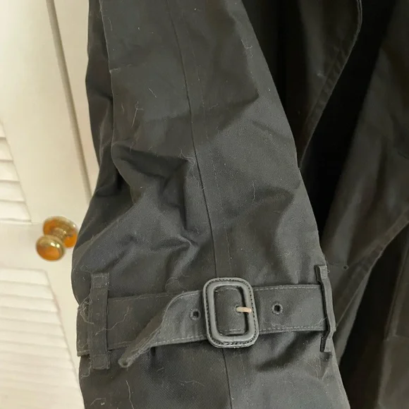 Burberry Men’s 2XL Double-Breasted Belted Long Trench Coat in Black - Picture 3 of 11